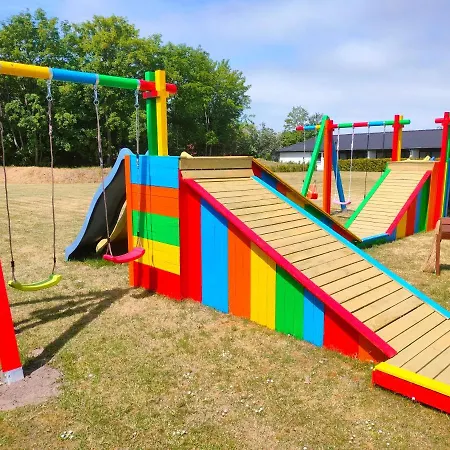 Feriehuset Brons Bed & Breakfast 3*