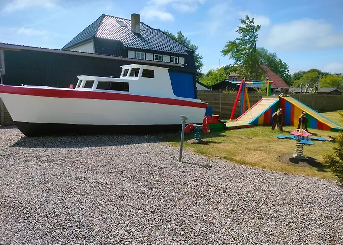 Bed and breakfast Feriehuset Brons 3*